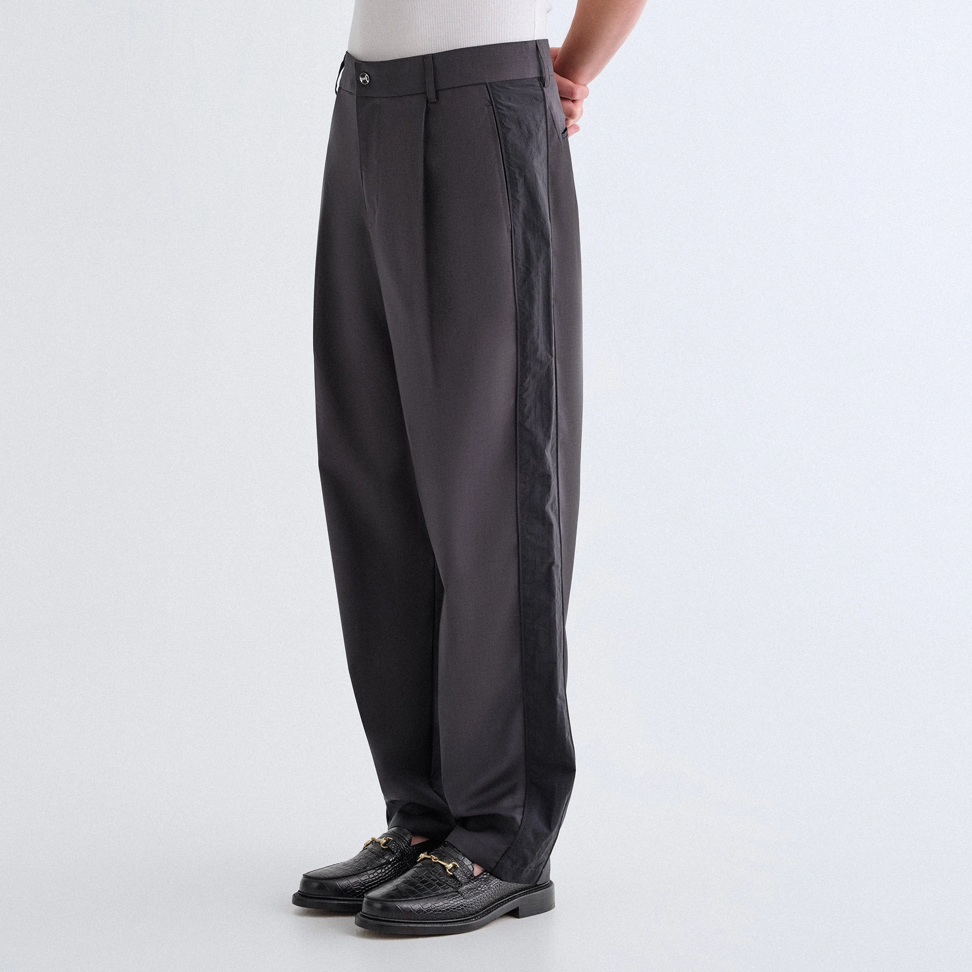 &Kin Tropical Wool Callum Trouser - Carbon Comfort and style