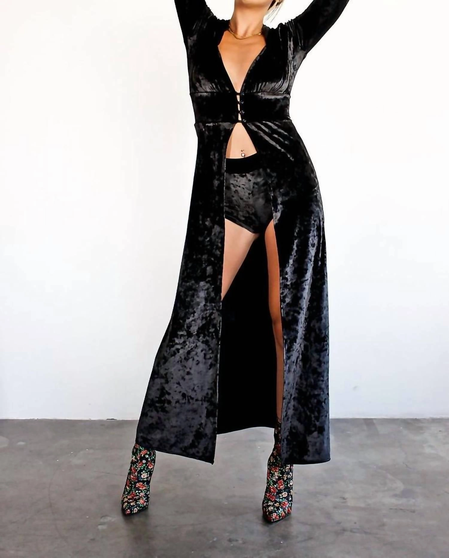 Roomy Fit Crushed Velvet Hooded Duster Robe In Black