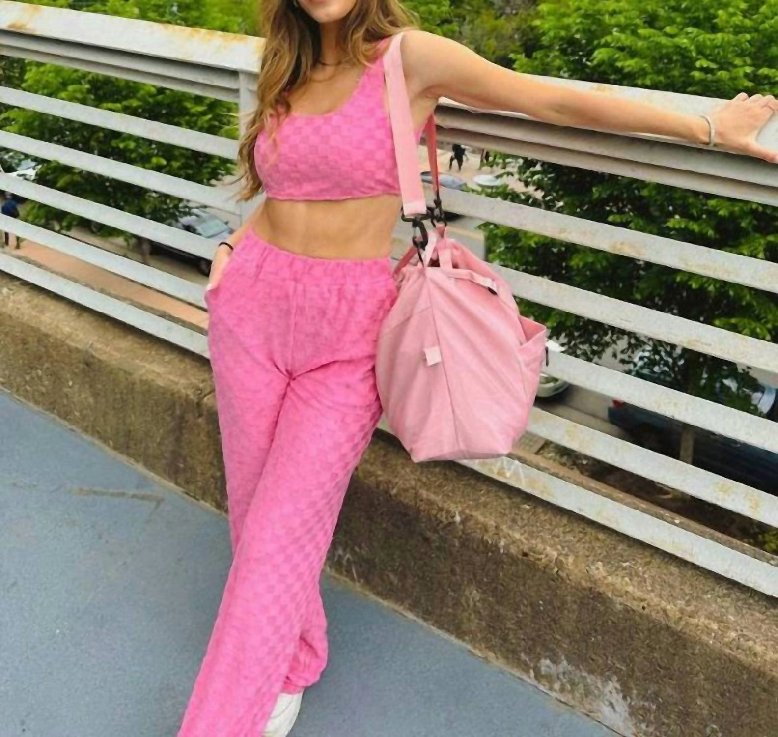 Catching Flights Set In Pink MotionAdaptive Fit Easy Care Material