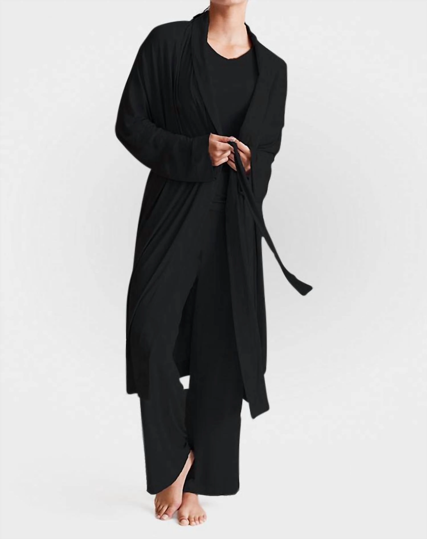 Non Restrictive Fit Collagen Lounge Set In Classic Black