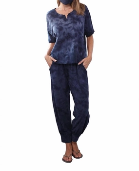 Balanced Compression Jojo Cherry Cotton Jogger Paired With Short Sleeve T Shirt Set In Tie Dye Navy