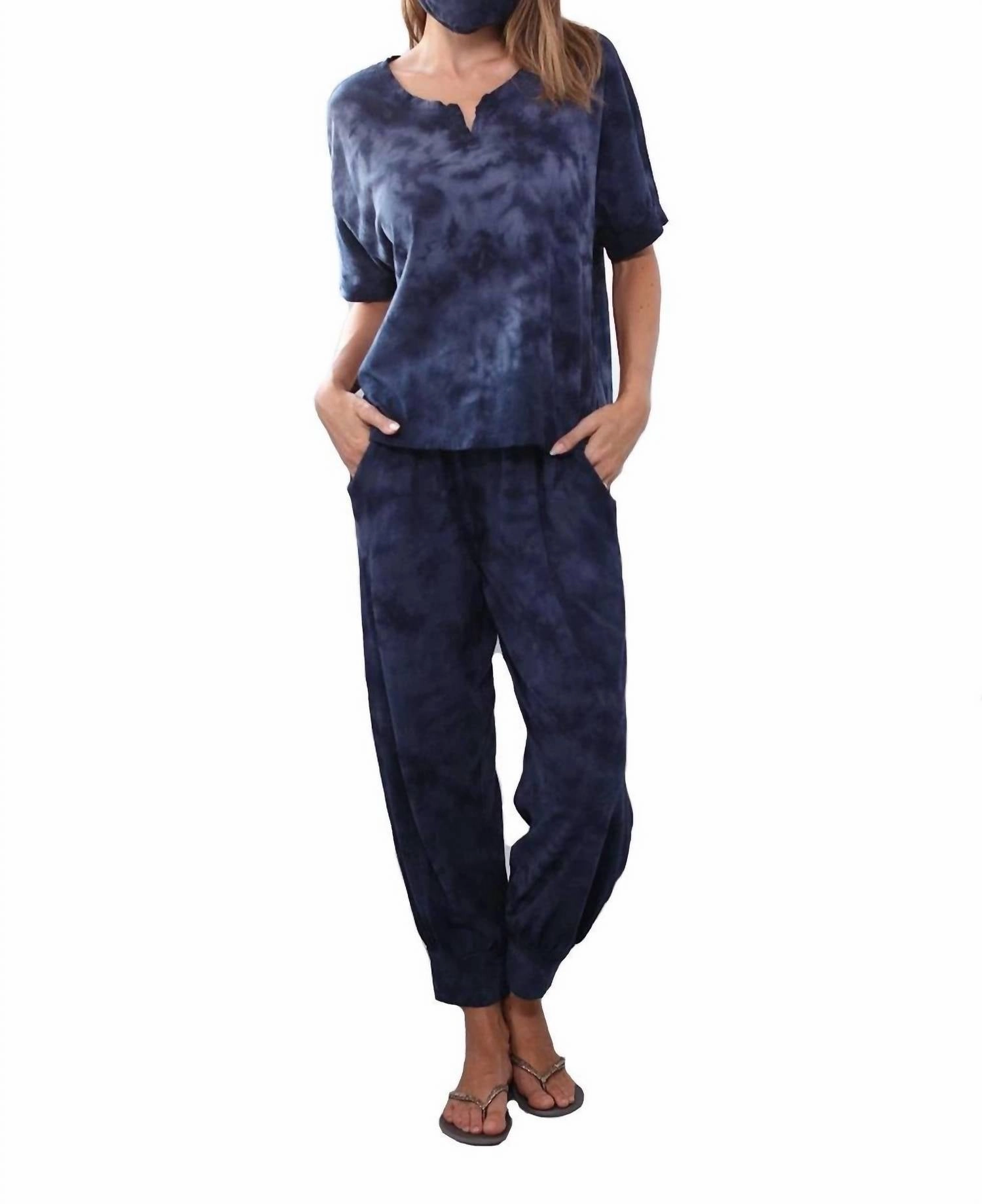 Balanced Compression Jojo Cherry Cotton Jogger Paired With Short Sleeve T Shirt Set In Tie Dye Navy