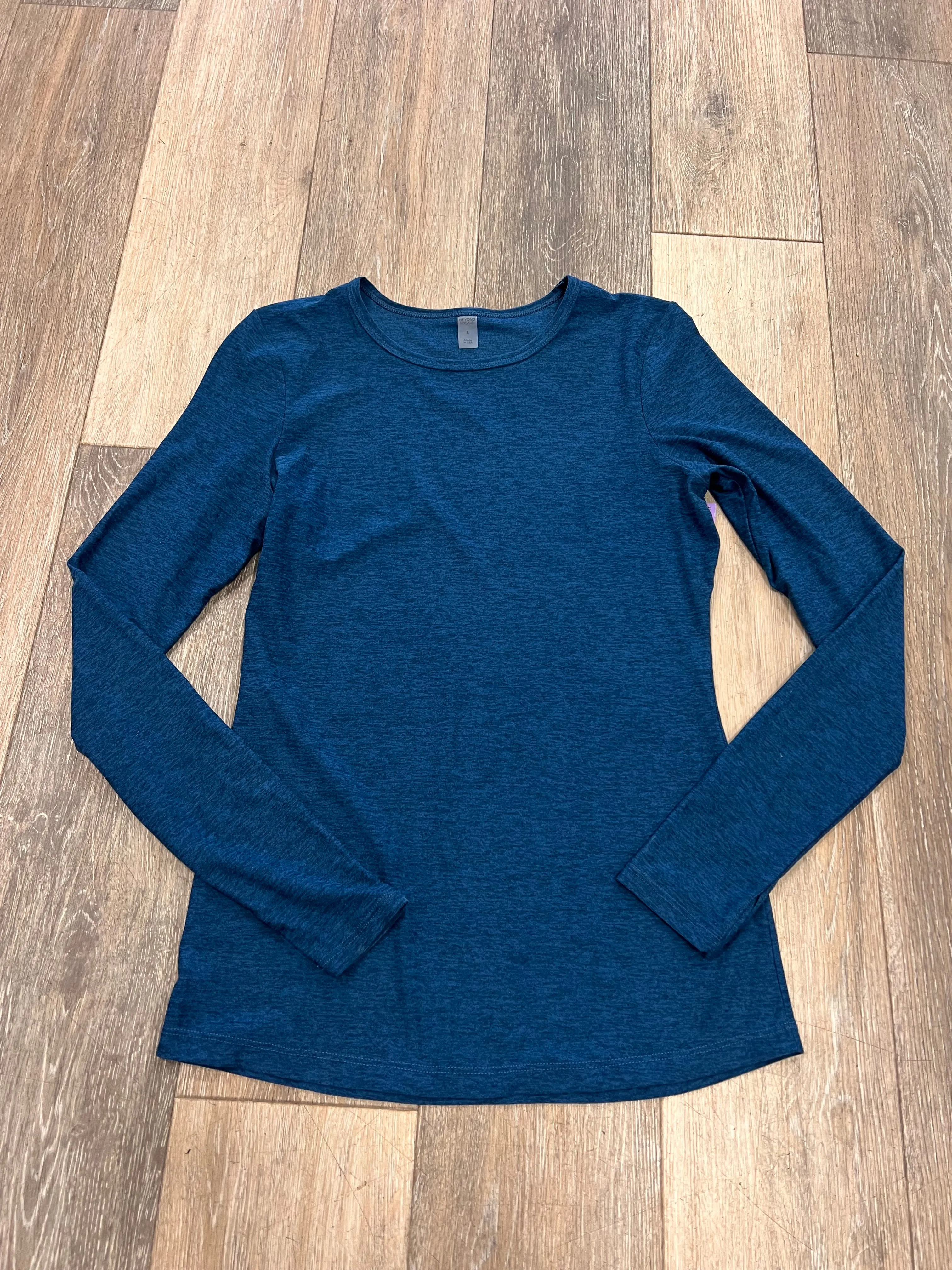 Athletic Top Long Sleeve Crewneck By Beyond Yoga In Blue, Size: S BondedShoulder Office Attire