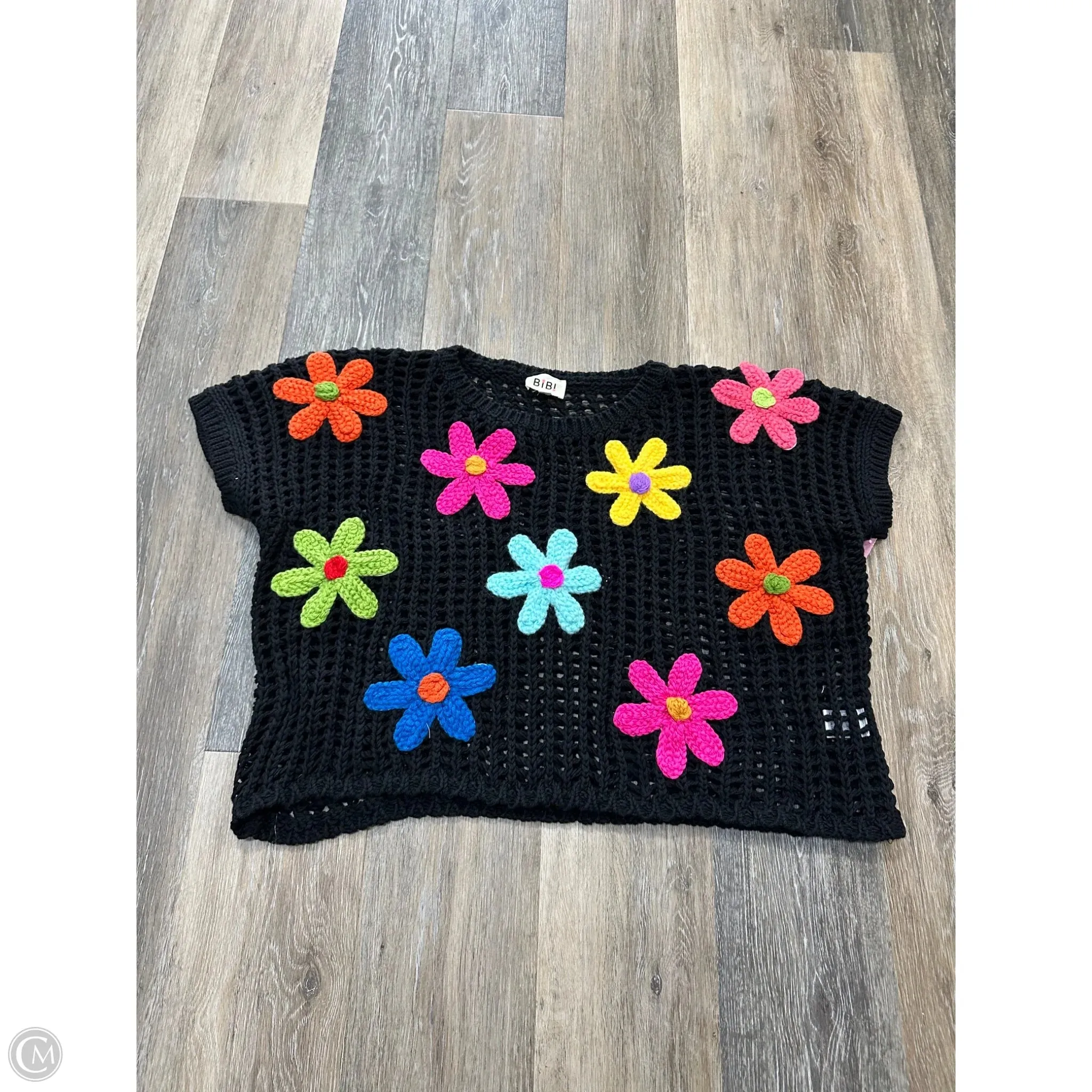 Sweater Short Sleeve By Bibi In Black, Size: M ArticulatedElbowShaping