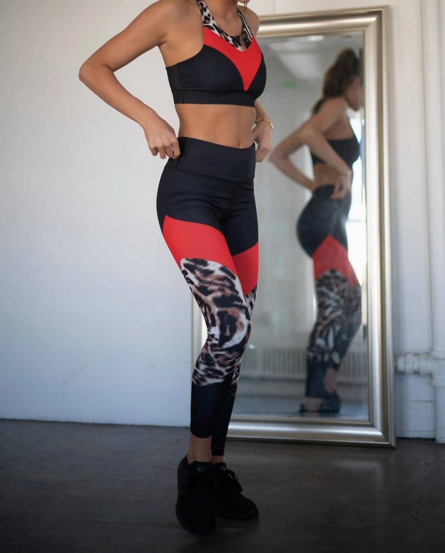 Leopard Activewear Set In Multicolor Kangaroo Pocket
