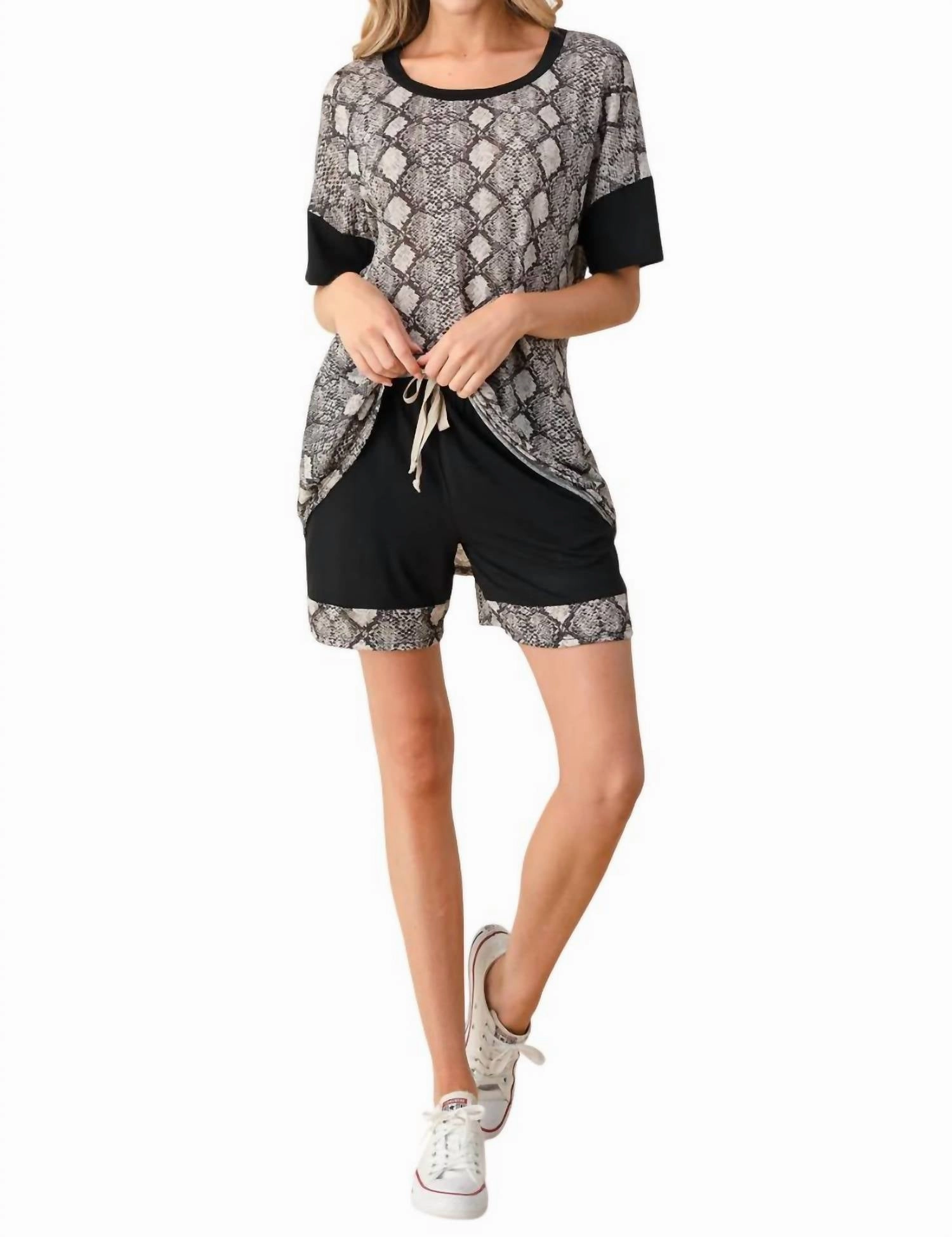 Eco Friendly Dye Wide Ribbed Hem Snake Print Loungewear Short Set In Black