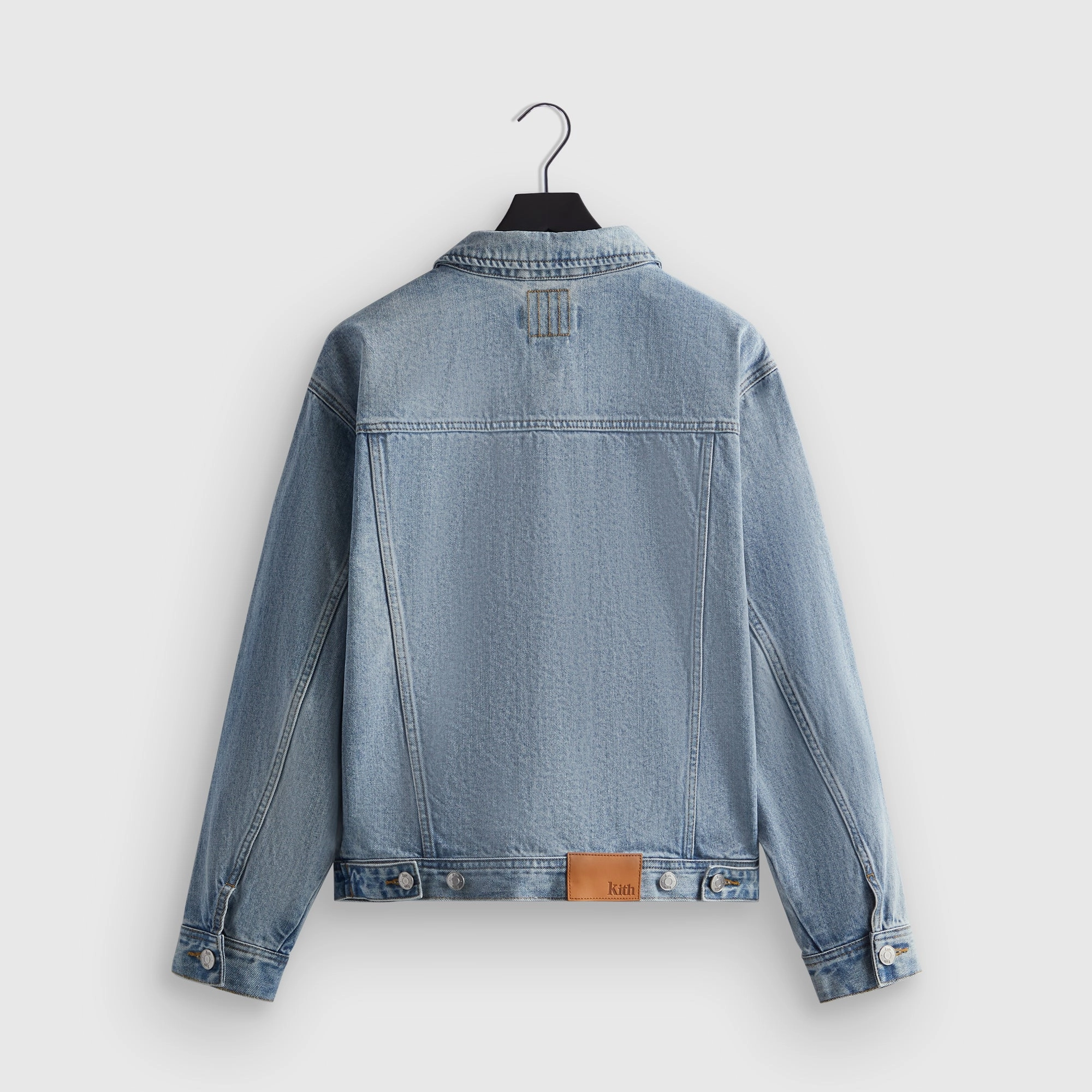 understated look Kith Centre Denim Jacket - Light Indigo