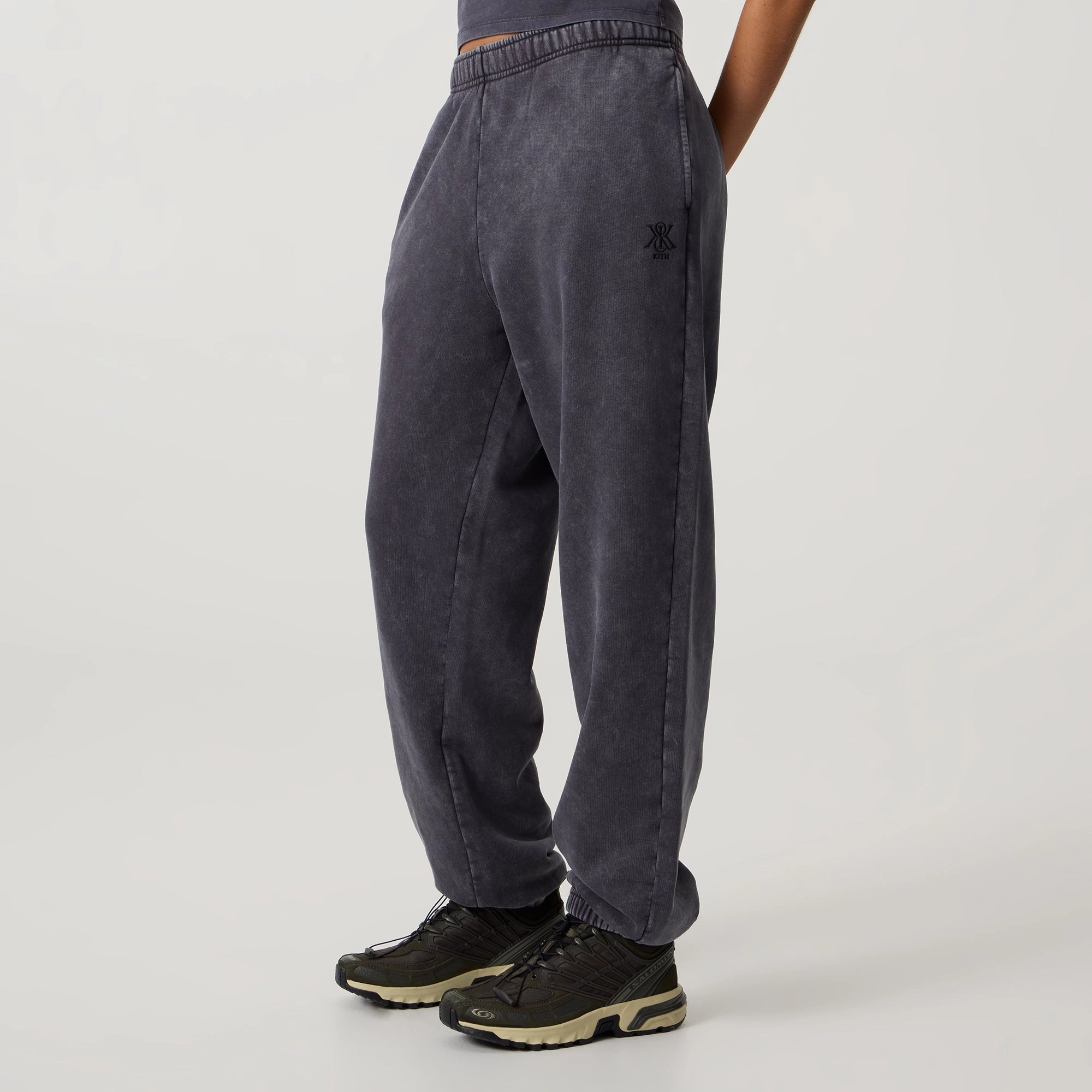 Roomy Fit Basic Style Kith Women Chelsea III Crest Sweatpant - Black