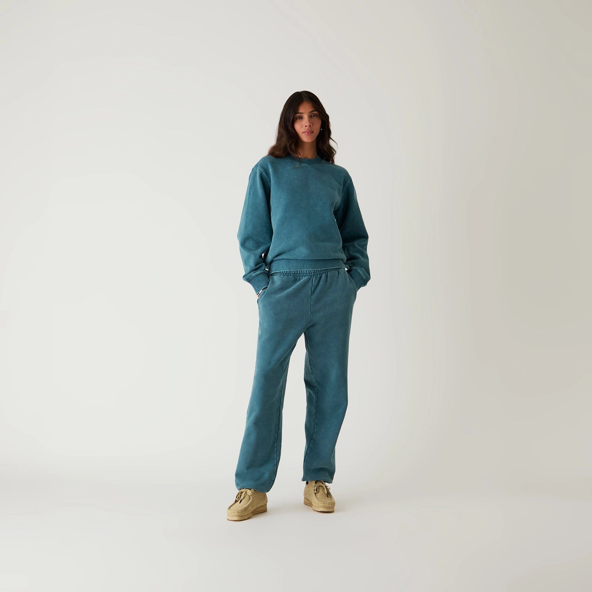 Feminine Cut Kith Women Chelsea III Sueded Sweatpant - Anchor