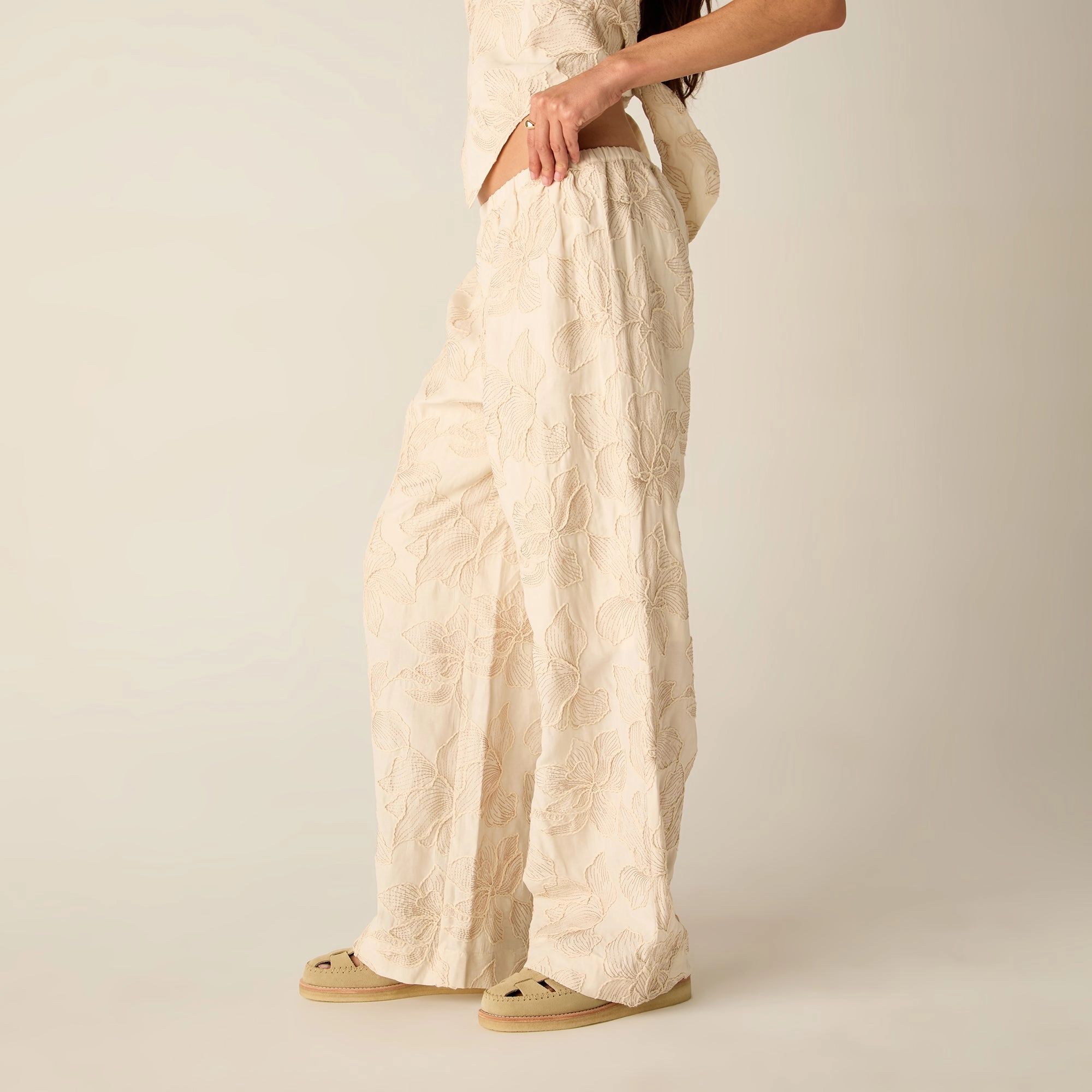 Kith Women Ida II Floral Embroidered Pant - Sandrift Compression Support Lining Active Stretch