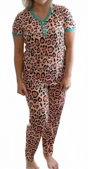 Stretchable Fabric No Slip Grip Leopard Short Sleeve Loungewear Set In Multi