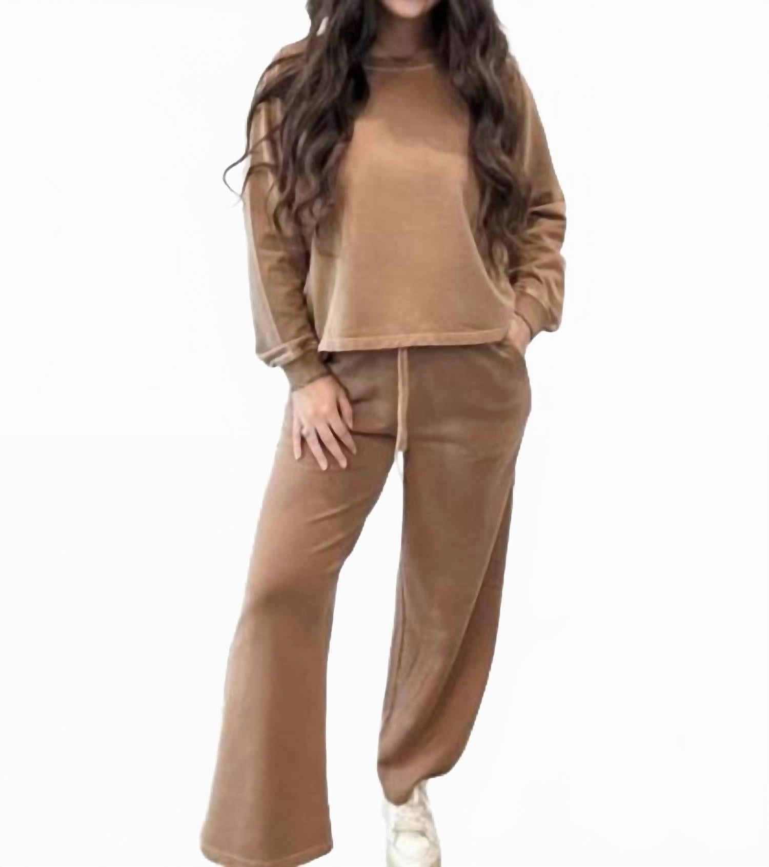Lounge Sweatshirt Set In Camel SweatWicking Fabric