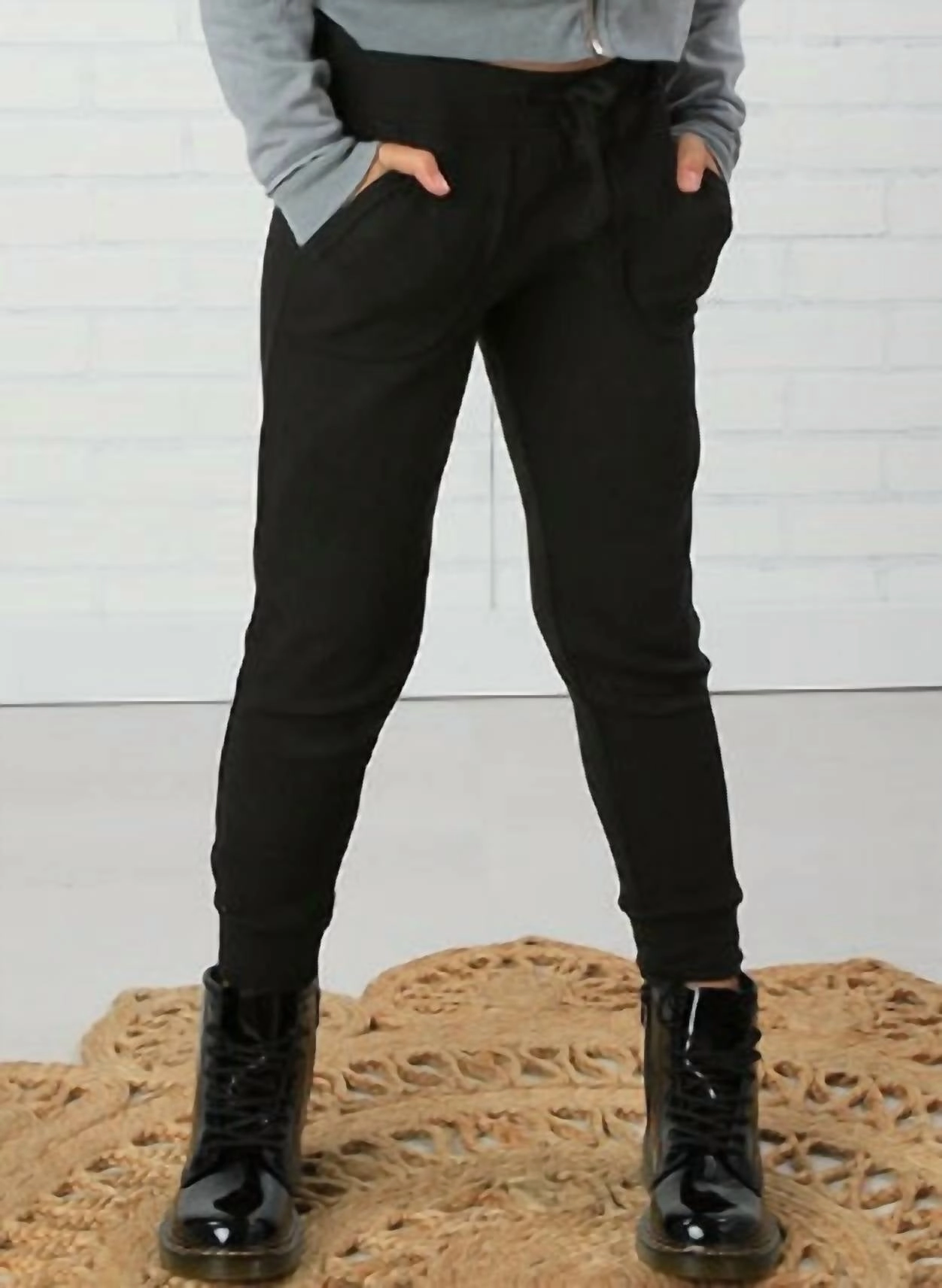 Lightweight Weave Anti Pilling Textile Girls Fitted Thermal Joggers In Black