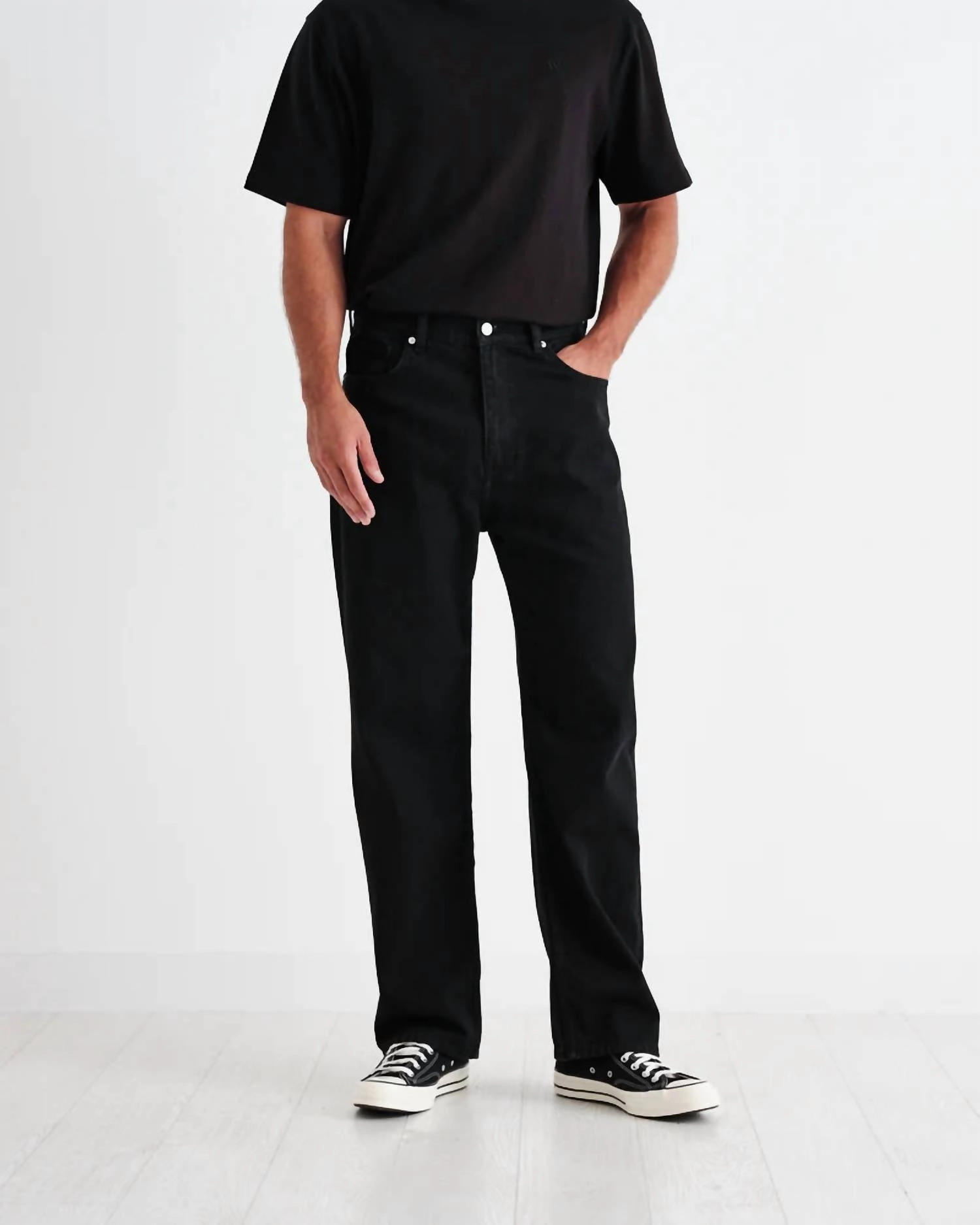 Men's Loose Fit Jeans In Black Denim Clean Detail