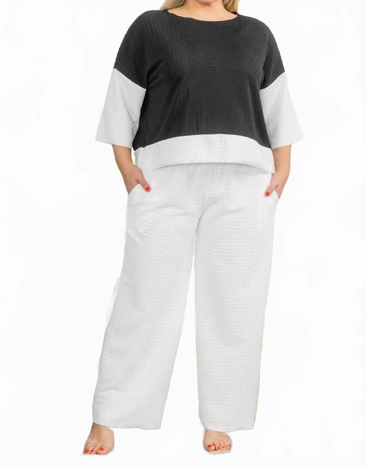 Cozy Textured Two-Piece Set In White/black ComfortFirst Design