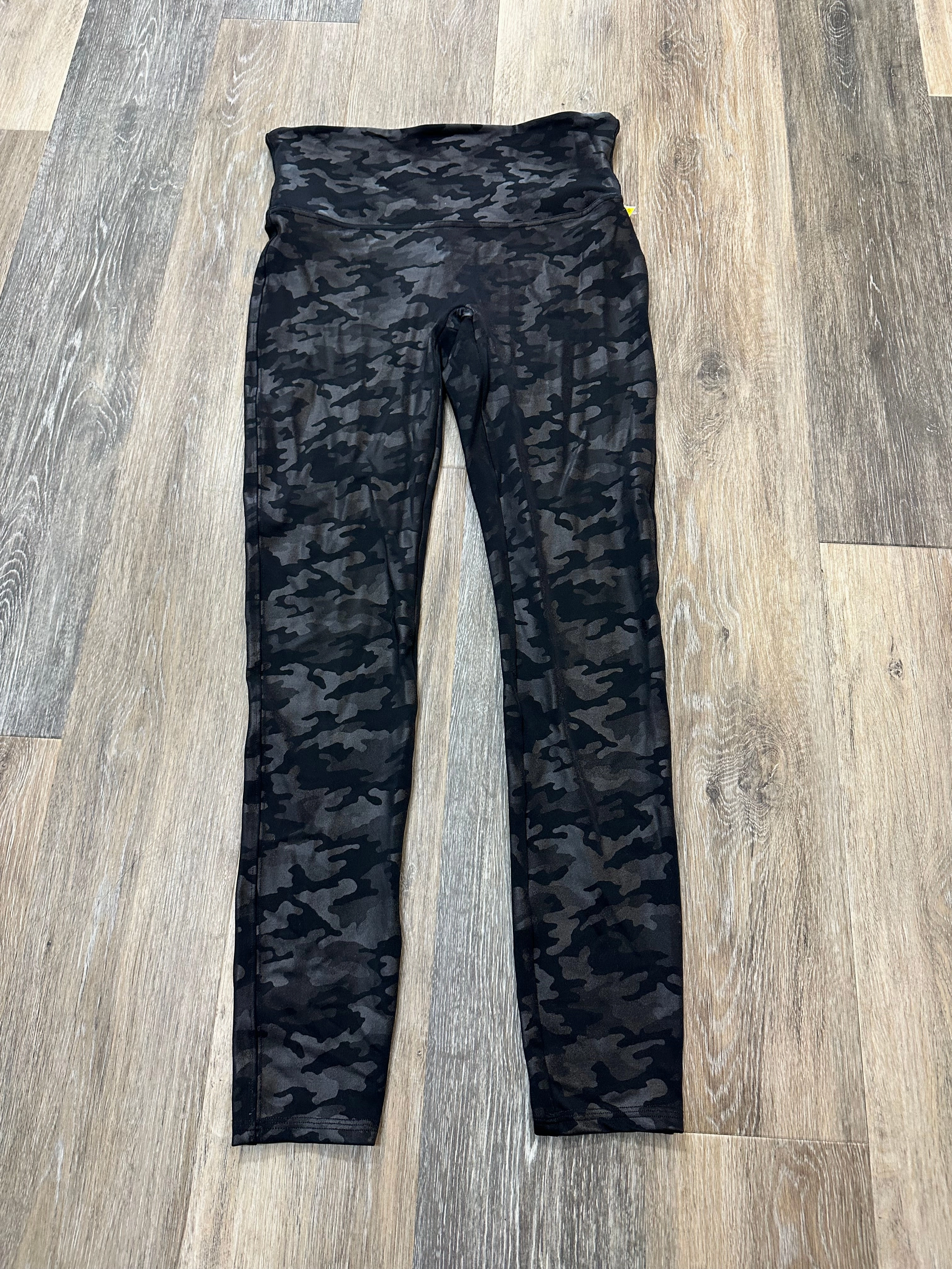 Durable Overlock Stitch Pants Leggings By Spanx In Camouflage Print, Size: L
