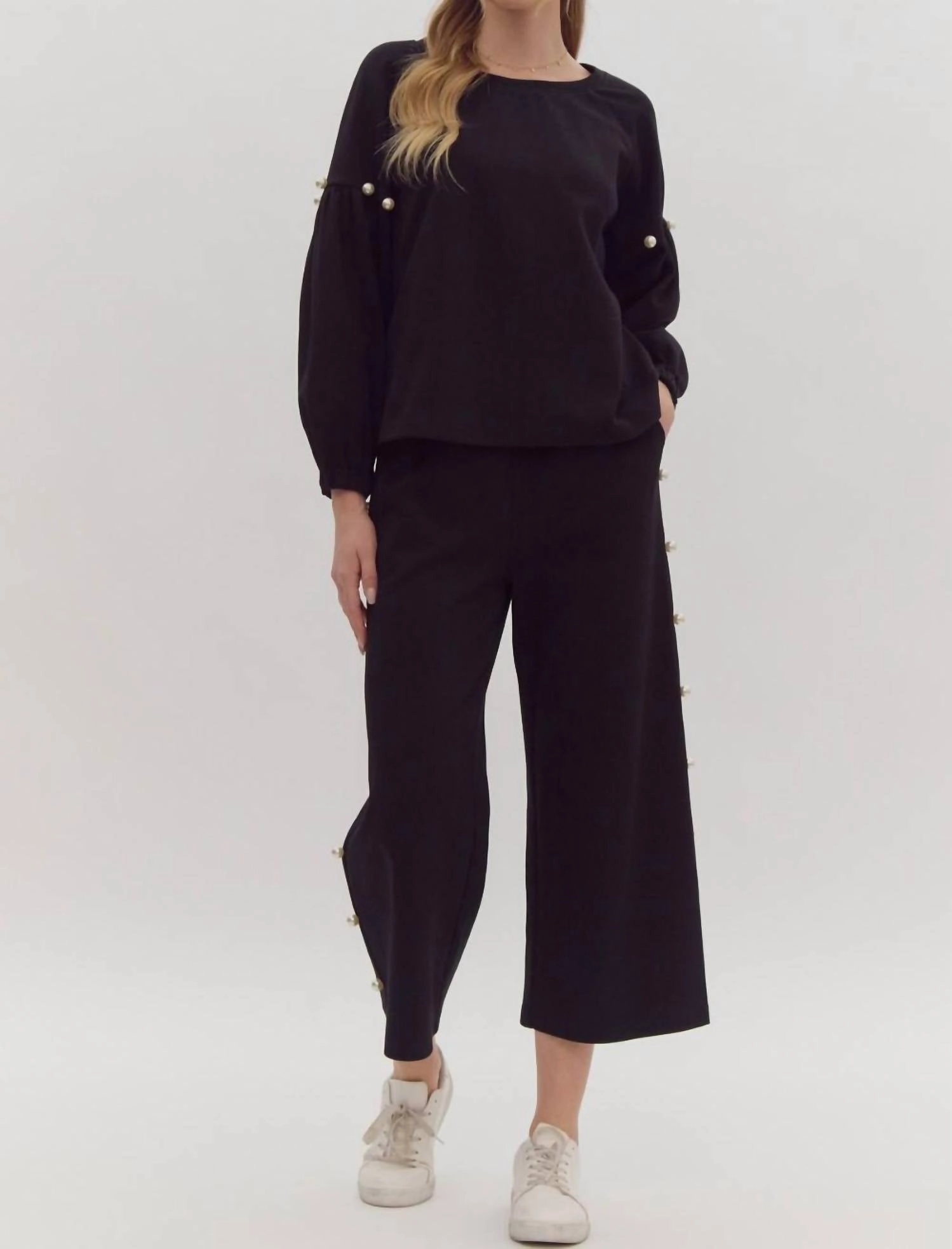 Drop Shoulder Design Pearl Cropped Pant Set In Black