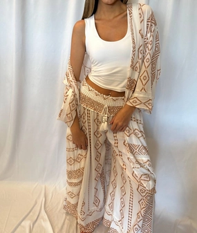 Island Kimono In Caramel Minimalist Stitching Drop Shoulder