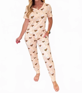 Sustainable Manufacturing Short Sleeve Jogger Pajama Set In Honey Bee