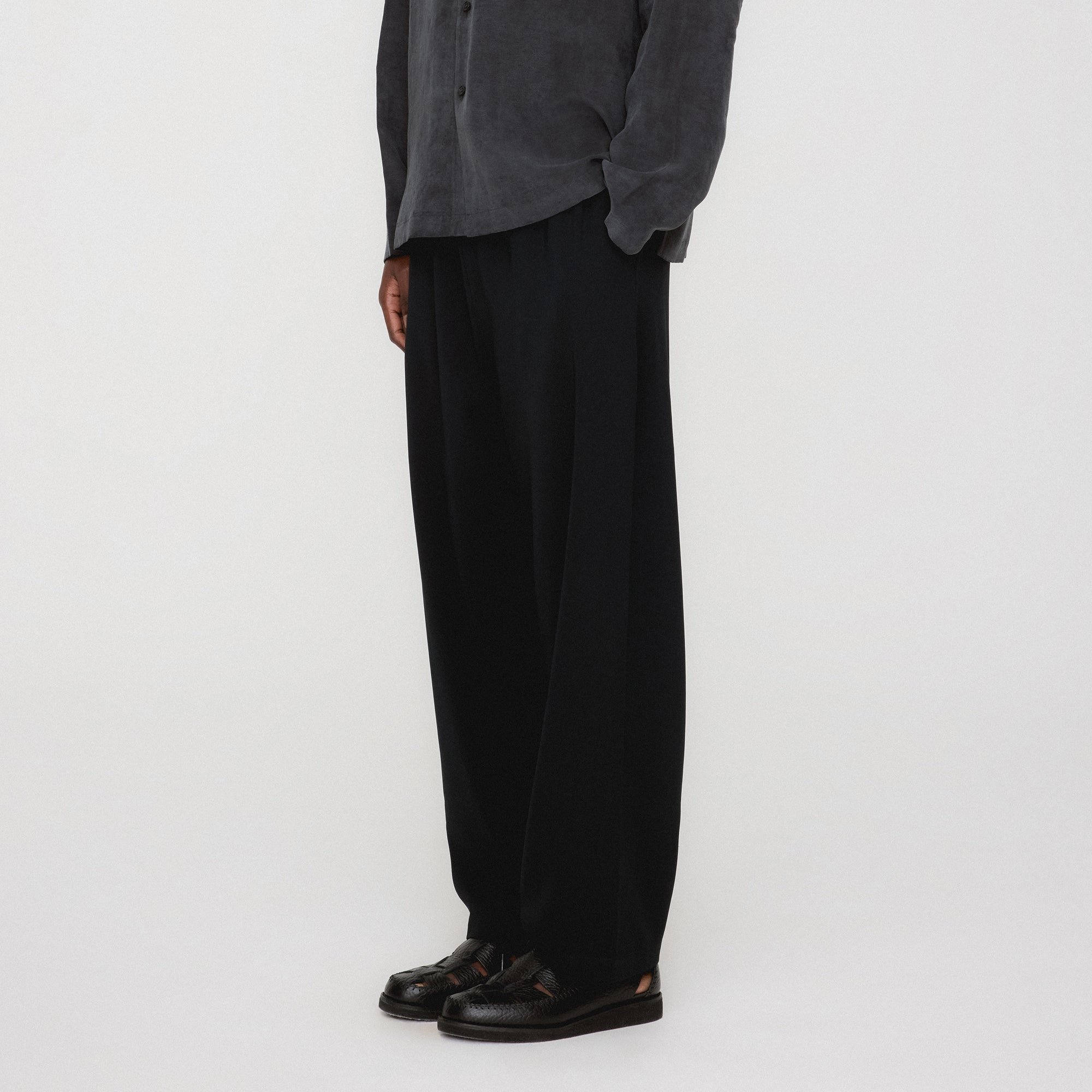 Kith Double Crepe Grayson Pant - Black Sporty Comfort