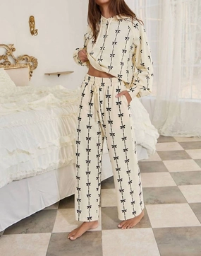 Versatile Layering Reversible design Classically Cool Set In Cream