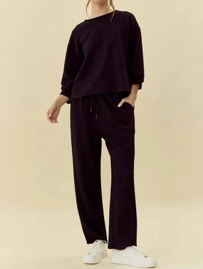 Non Chafe Seams Textured Loungewear Set In Black