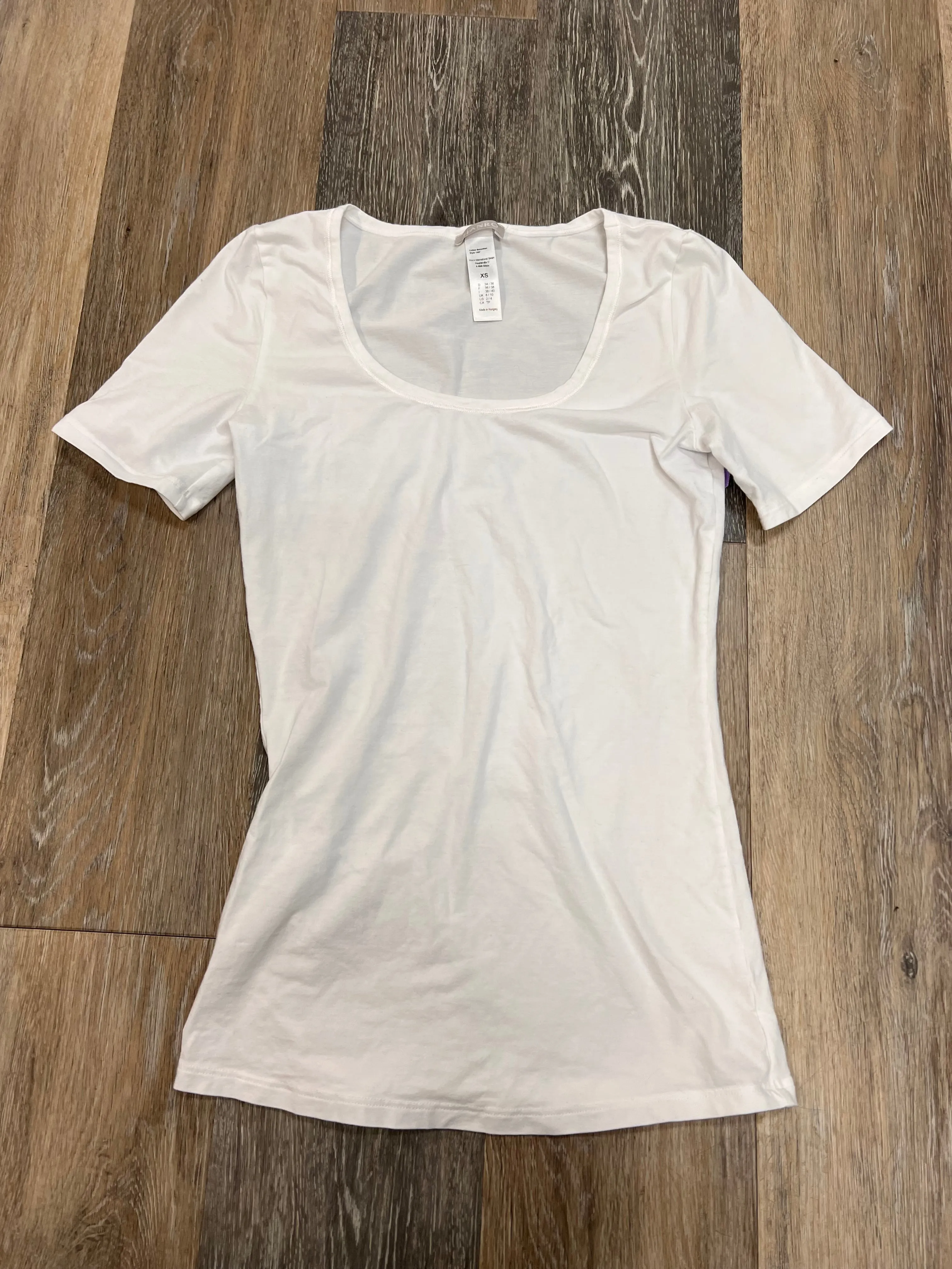 Top Short Sleeve By Hanro In White, Size: Xs Reverseble Design Biodegradable Fiber Composition