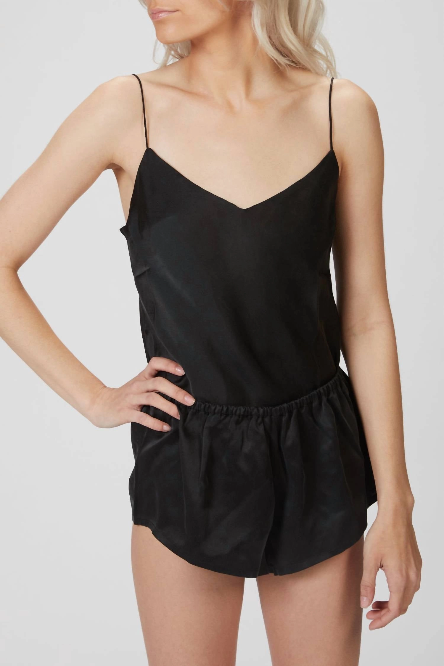 Venice Short In Black TemperatureRegulating Fabric Hidden Stretch Panel