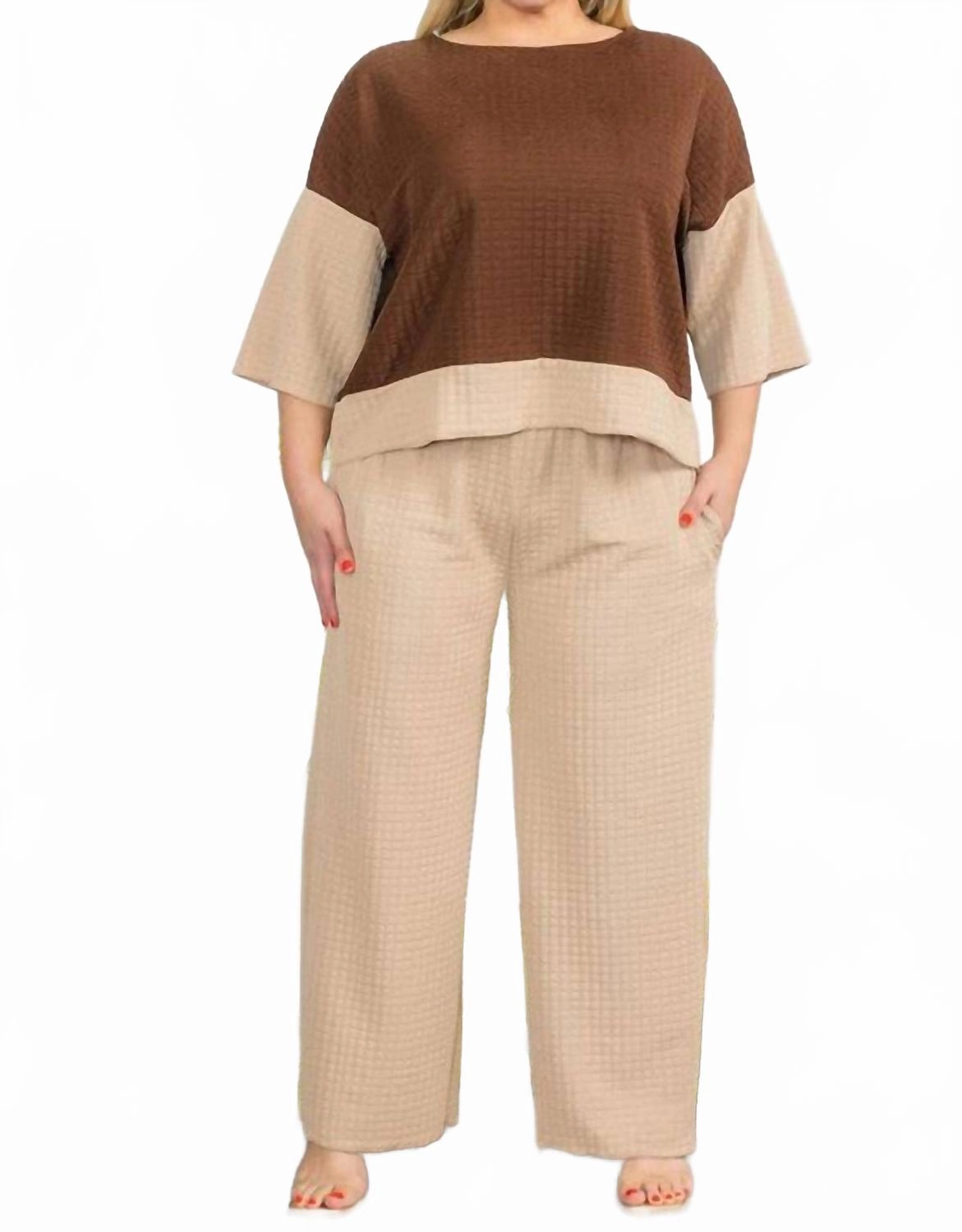 SweatWicking Fabric Cozy Textured Two-Piece Set In Beige/brown