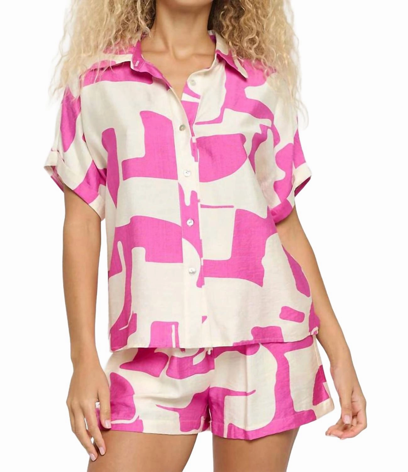 Multi Pocket Design SnagFree Fabric Wave Short And Top Set In Fuchsia