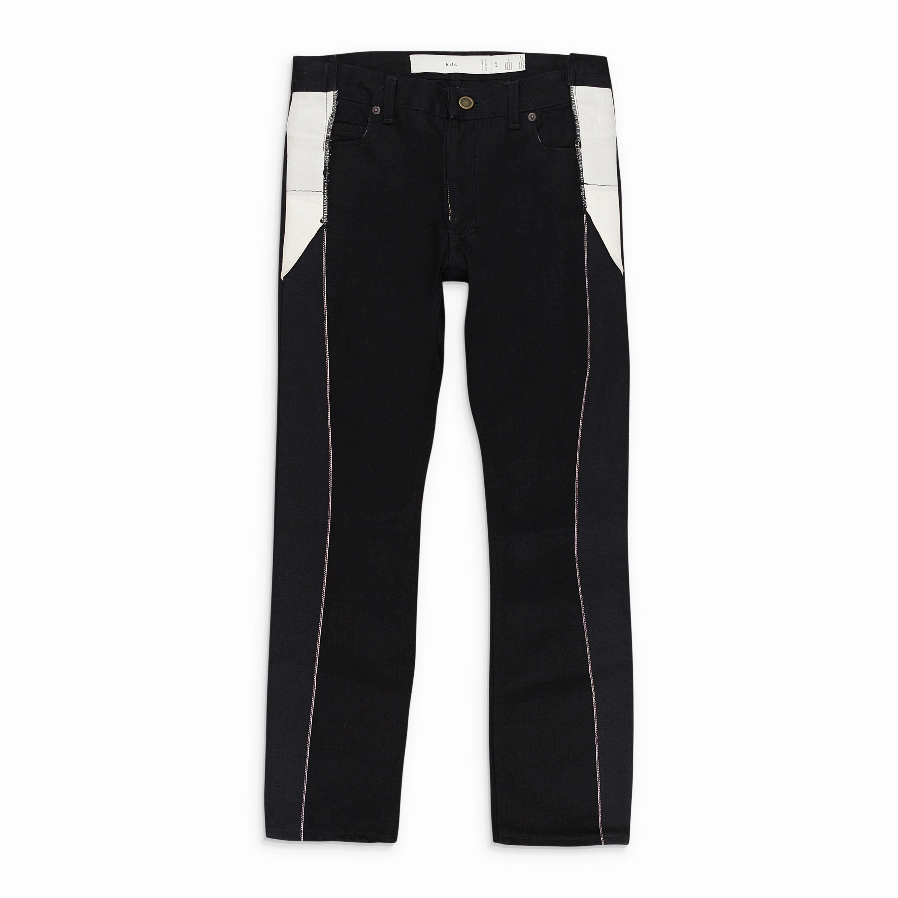 Couple Look Smooth Rainy Day Brunch Outfit LINE BLACK JEANS