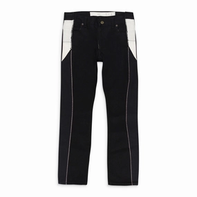 Couple Look Smooth Rainy Day Brunch Outfit LINE BLACK JEANS